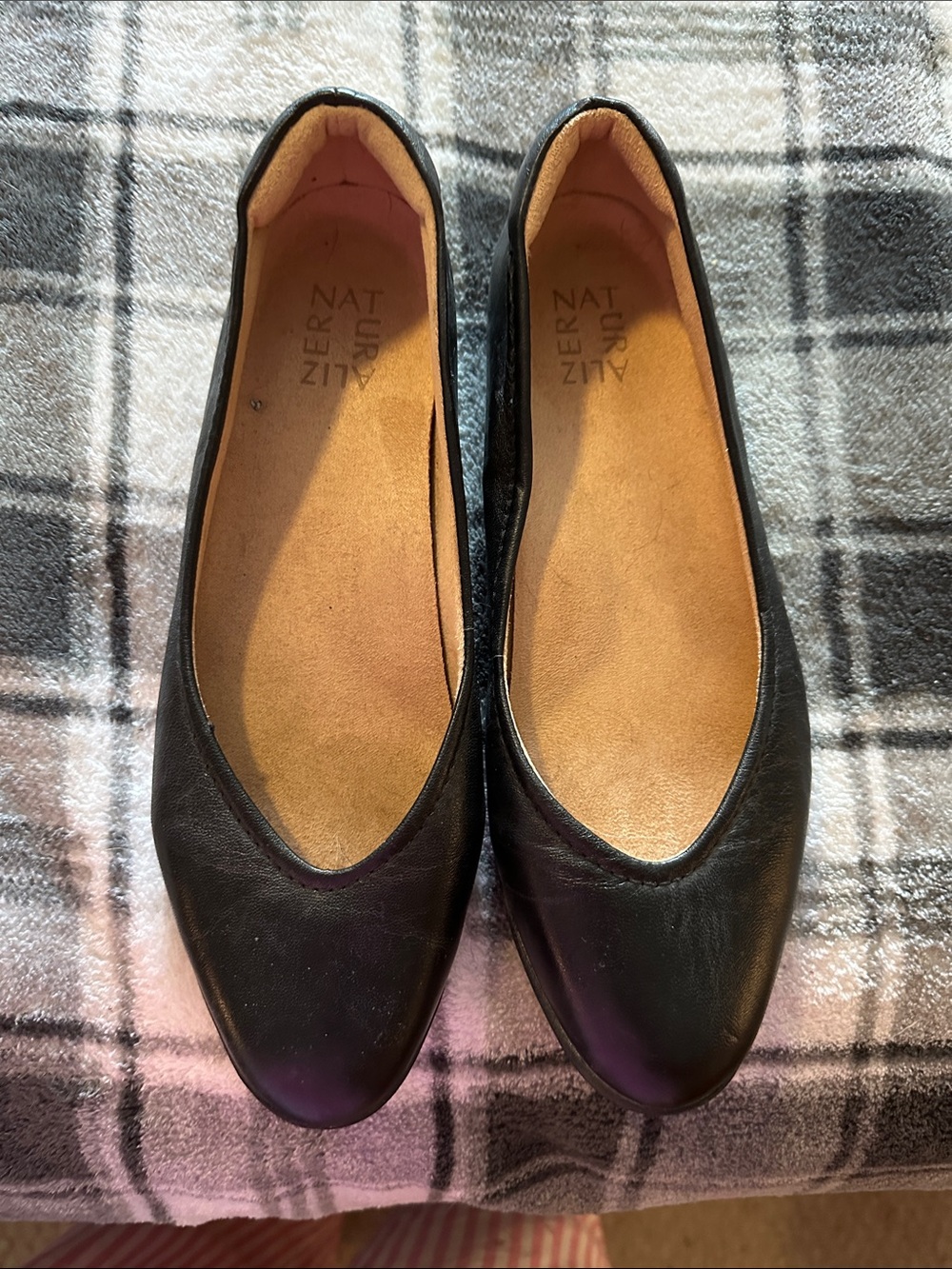 Naturalizer Black Leather Ballet Flats worn once like  new no flaws 10